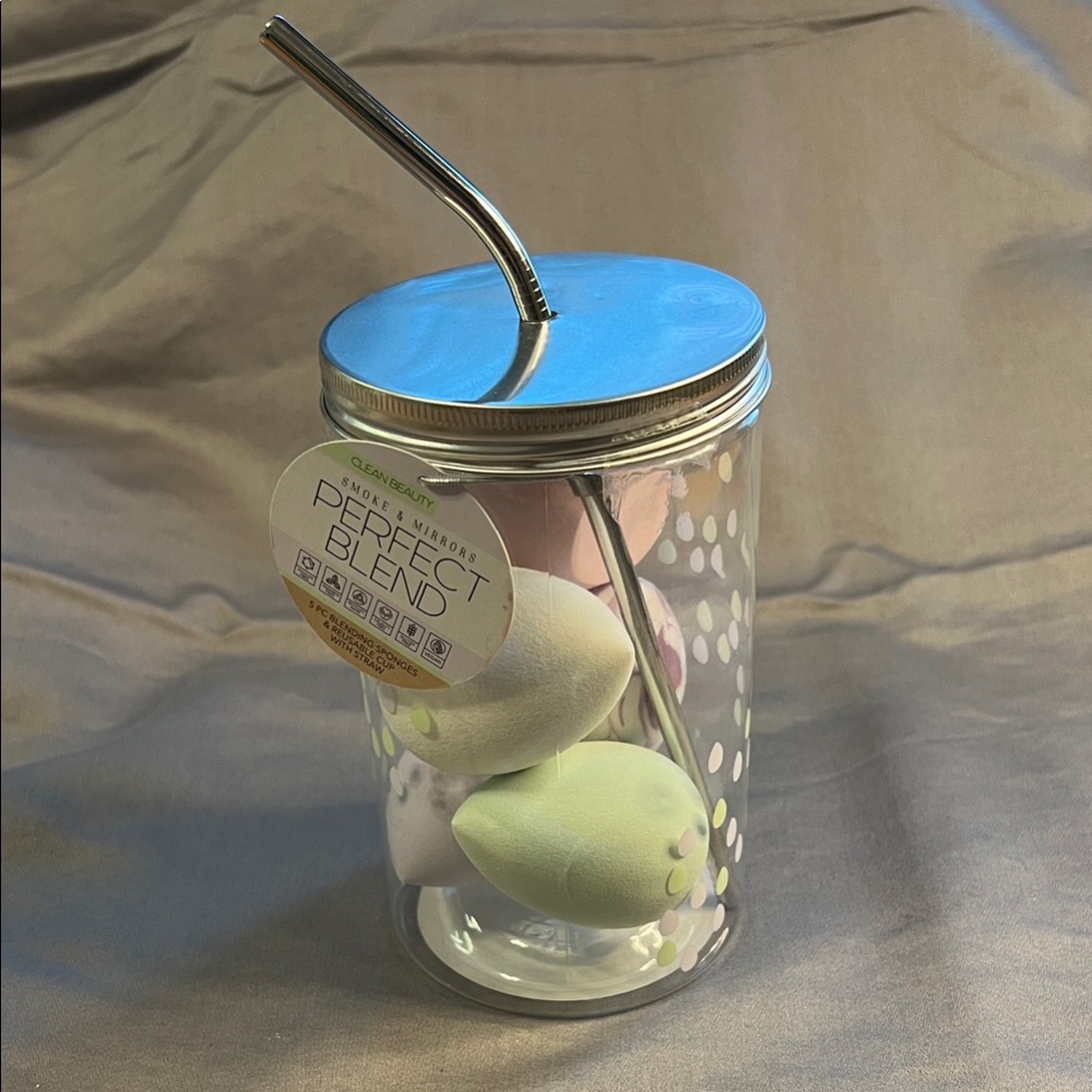 Plastic Jar with Straw and Blending Sponges